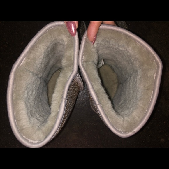 🚫 SOLD 🚫 Silver Sequin Uggs - Picture 4 of 4